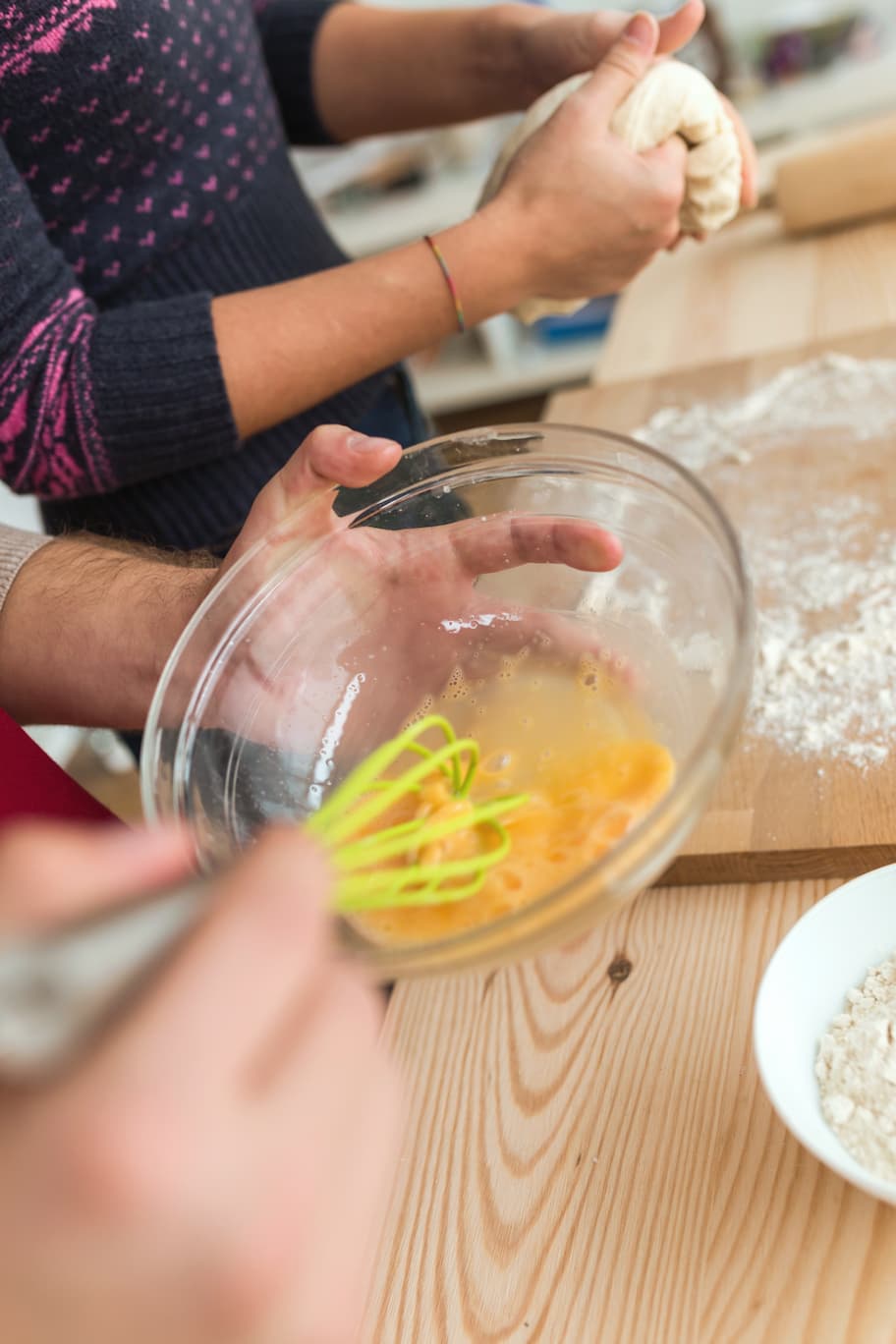 Imagen de fondo para el curso Fundamentos de Pastelería Clásica: El Arte de la Precisión